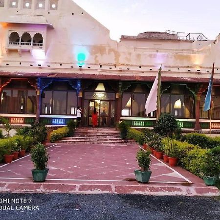 Mpt Sheesh Mahal, Orchha Hotel Bagian luar foto