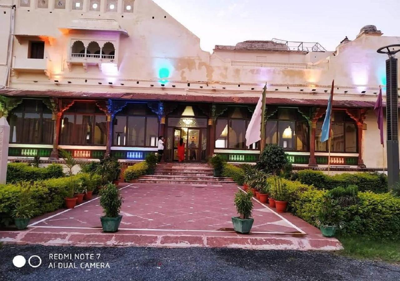Mpt Sheesh Mahal, Orchha Hotel Bagian luar foto