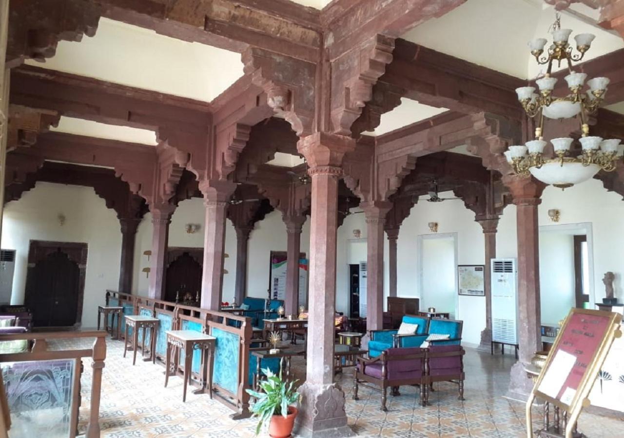 Mpt Sheesh Mahal, Orchha Hotel Bagian luar foto