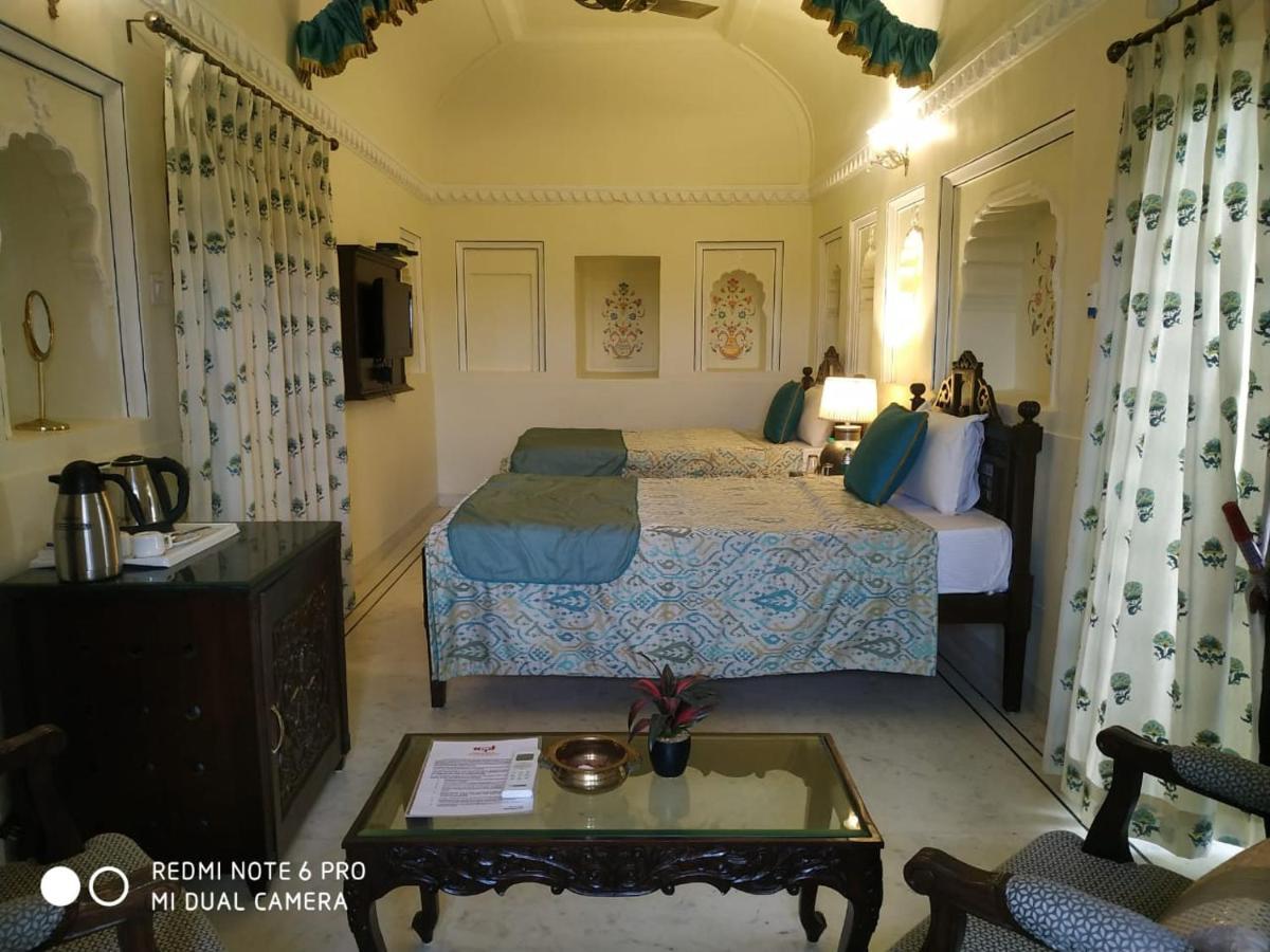 Mpt Sheesh Mahal, Orchha Hotel Bagian luar foto