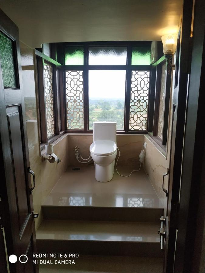 Mpt Sheesh Mahal, Orchha Hotel Bagian luar foto