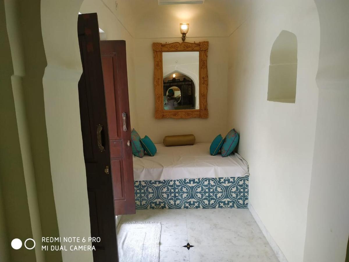 Mpt Sheesh Mahal, Orchha Hotel Bagian luar foto