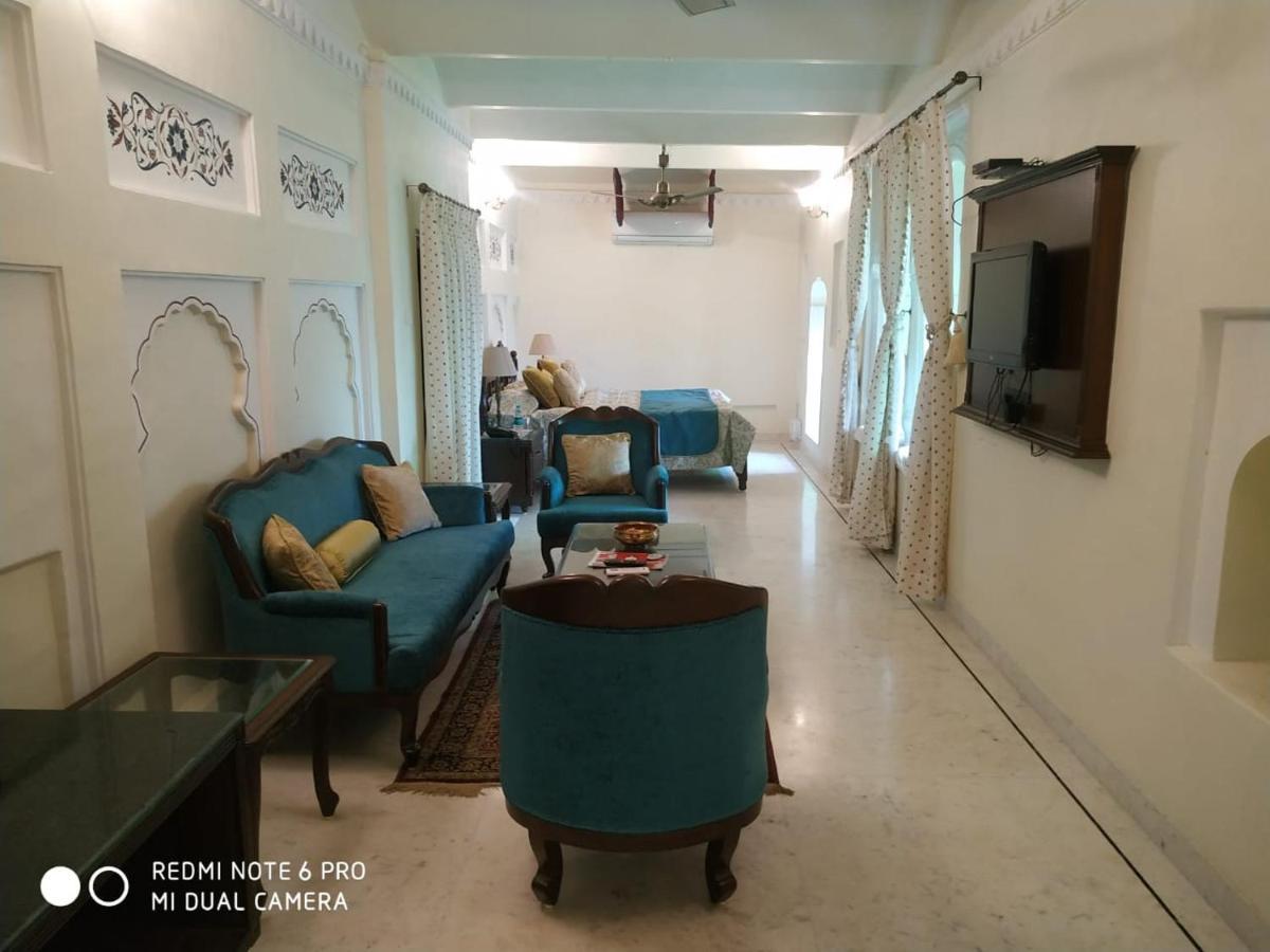 Mpt Sheesh Mahal, Orchha Hotel Bagian luar foto