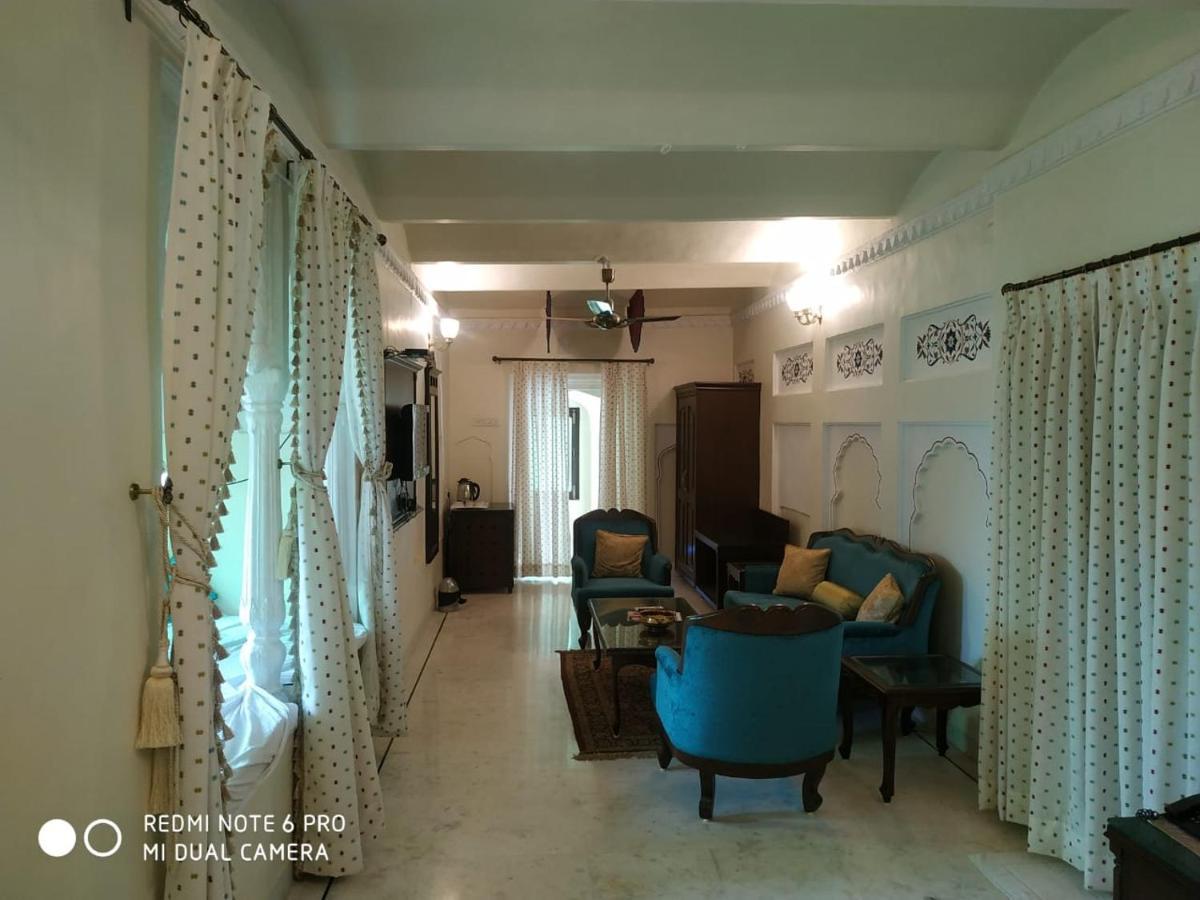 Mpt Sheesh Mahal, Orchha Hotel Bagian luar foto