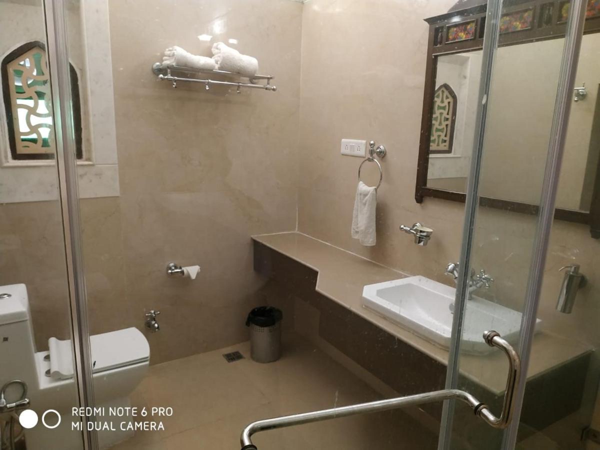 Mpt Sheesh Mahal, Orchha Hotel Bagian luar foto