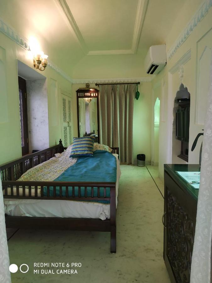 Mpt Sheesh Mahal, Orchha Hotel Bagian luar foto