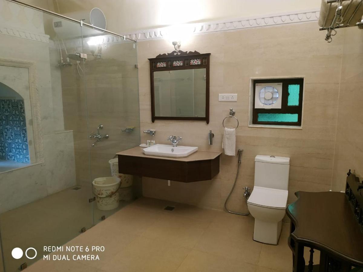 Mpt Sheesh Mahal, Orchha Hotel Bagian luar foto