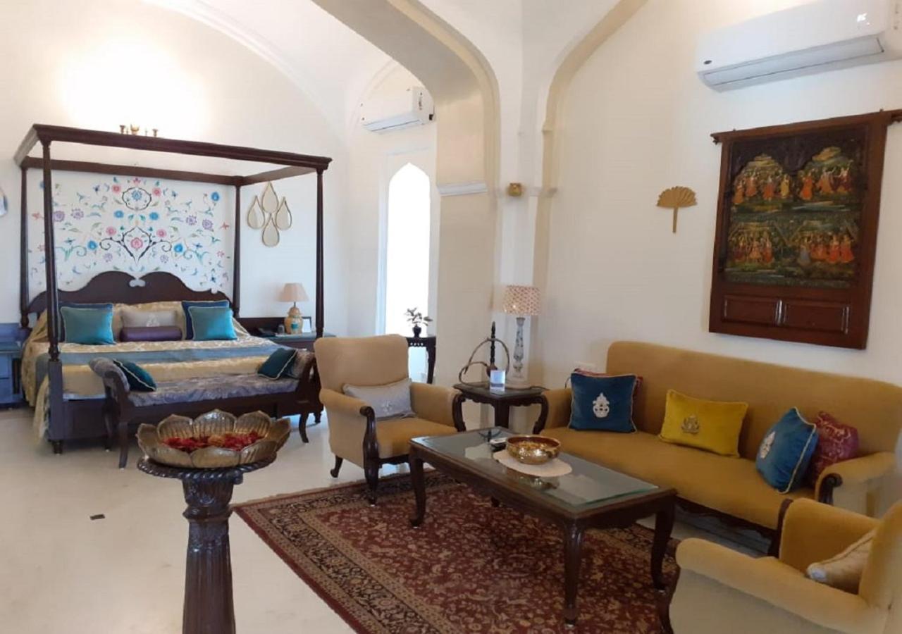 Mpt Sheesh Mahal, Orchha Hotel Bagian luar foto