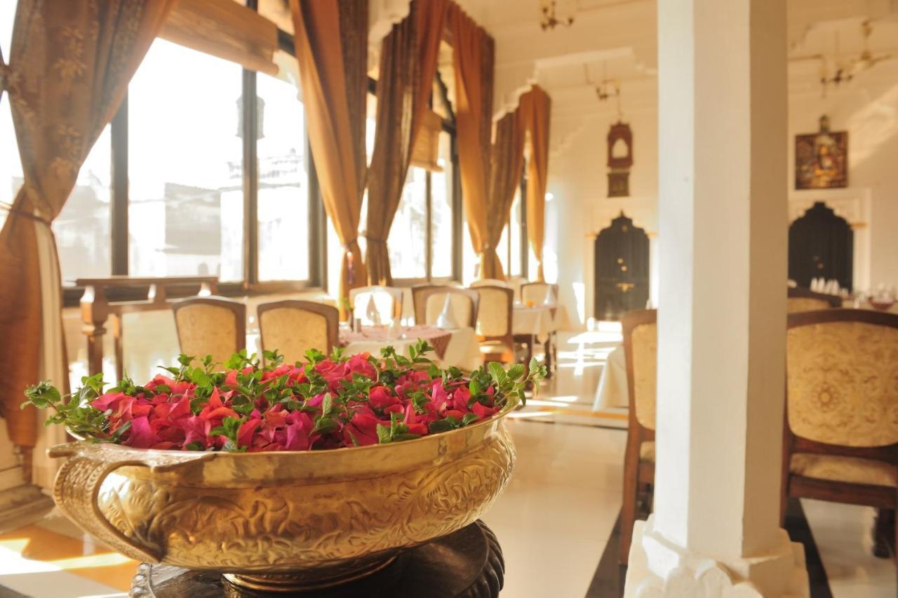 Mpt Sheesh Mahal, Orchha Hotel Bagian luar foto