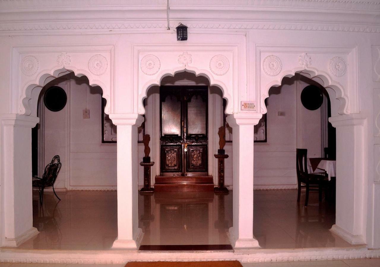 Mpt Sheesh Mahal, Orchha Hotel Bagian luar foto
